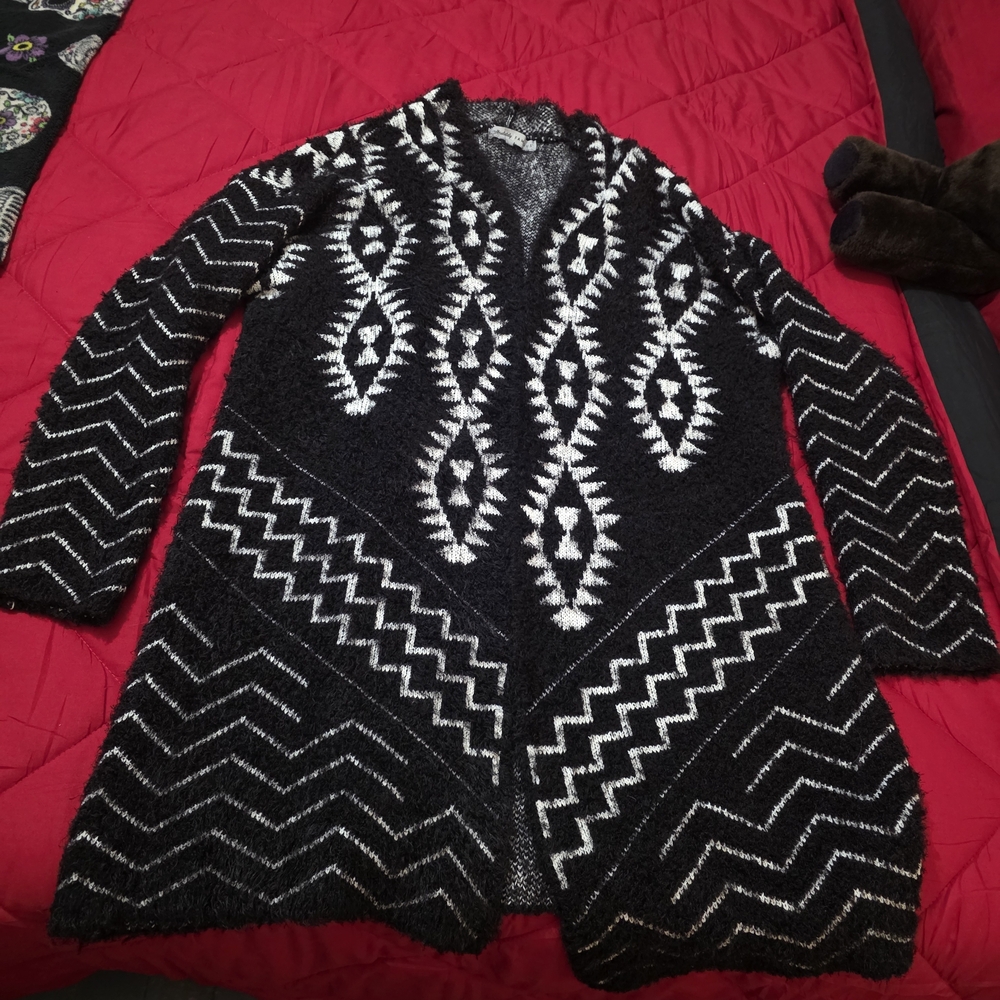 Absolutely Famous Black and White Geometric Knit Cardigan